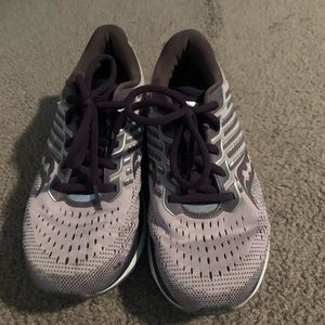 Women's Saucony running sneakers